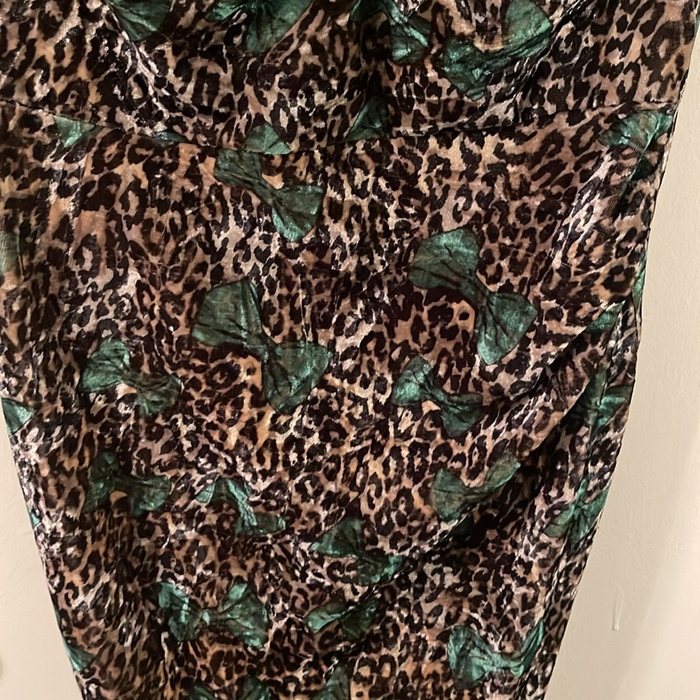 Gently used 1 time midi xl Tatyana very cute with stretch animal print with bows - Picture 7 of 8